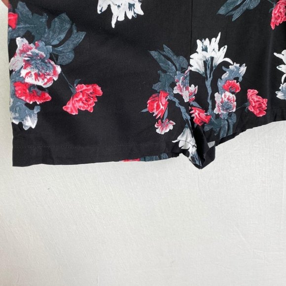 BB DAKOTA Black Floral Romper NWT - Picture 7 of 9